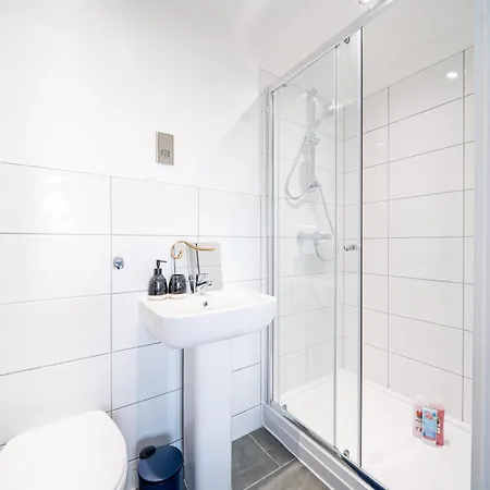 Apartment Cooperate Retreat 2-bedroom Gem In Bradford 10 Mins To Town