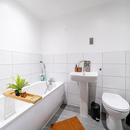 Cooperate Retreat 2-bedroom Gem In Bradford 10 Mins To Town *