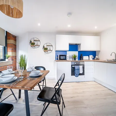 Cooperate Retreat 2-bedroom Gem In Bradford 10 Mins To Town Apartment