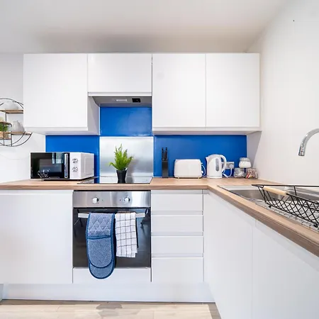 Cooperate Retreat 2-bedroom Gem In Bradford 10 Mins To Town Apartment