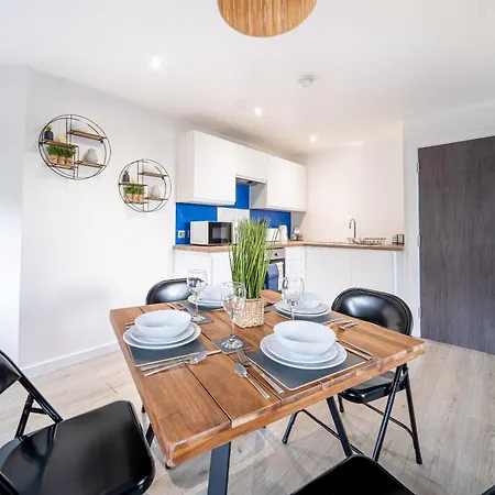 Cooperate Retreat 2-bedroom Gem In Bradford 10 Mins To Town Apartment