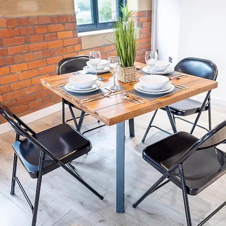 Cooperate Retreat 2-bedroom Gem In Bradford 10 Mins To Town Apartment *